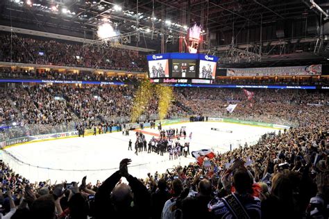 eisbären berlin mercedes benz arena